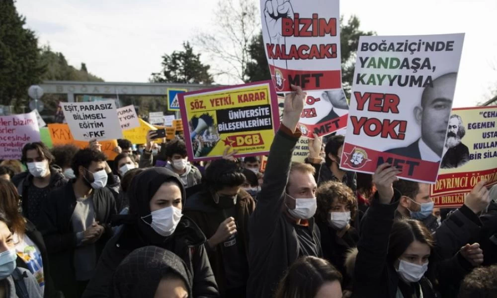 Κωνσταντινούπολη: Φοιτητές διαδήλωσαν για τον διορισμό πρύτανη με διάταγμα Ερντογάν (βίντεο)